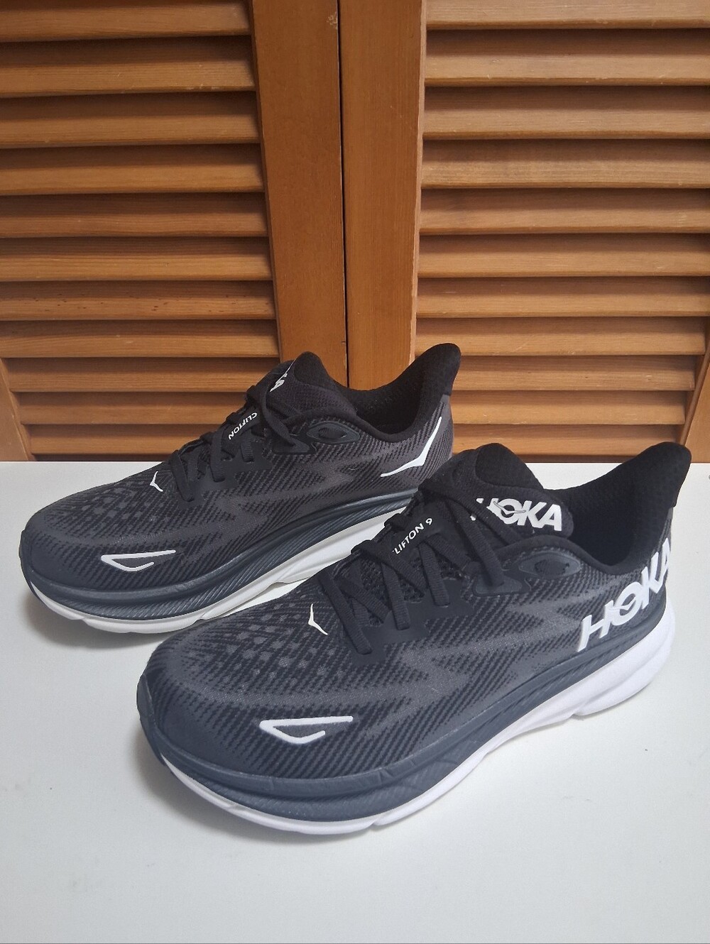 HOKA CLIFTON 9 BWHT WOMEN'S RUNNING SHOE * SIZE: 8.5D WIDE